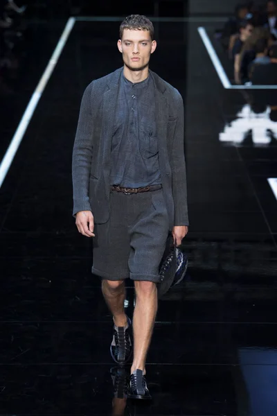Look 18